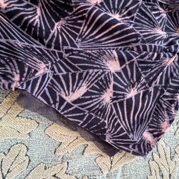 Calvin Klein nylon top with poliamida lining or sheer under layer. - Picture 4 of 8